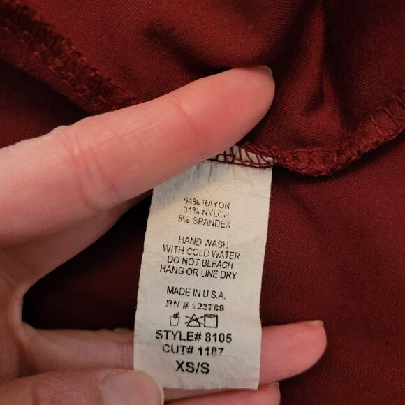 Women's Maroon Flowy Sleeveless Cardigan - Picture 2 of 4